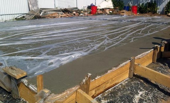 nuzhno polivat beton D6AA501