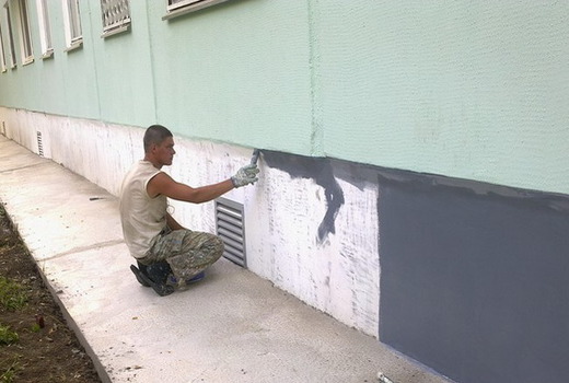 Краска по бетону для фундамента: зачем необходима защита цоколя, виды красок по бетону